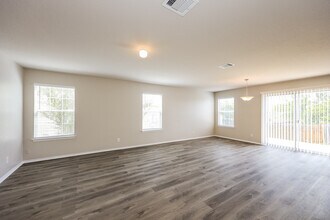 5019 Arizona Bay, Unit 1101 in San Antonio, TX - Building Photo - Building Photo