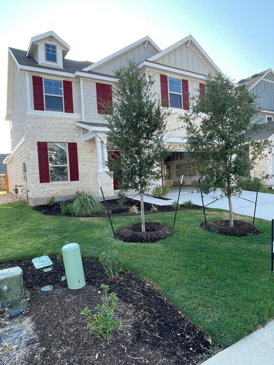 1616 Holly Lk Dr in Leander, TX - Building Photo