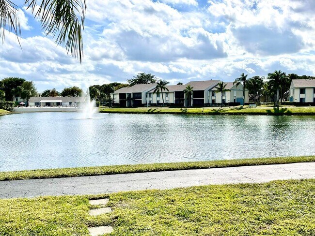 1108 Green Pine Blvd in West Palm Beach, FL - Building Photo - Building Photo