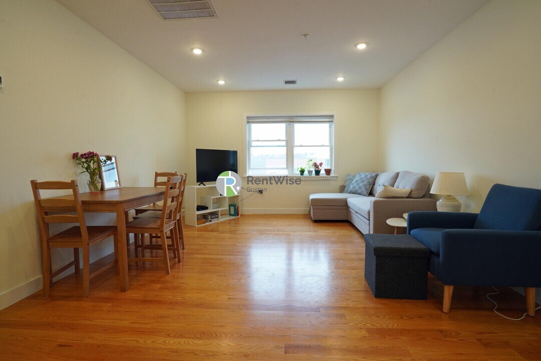 15 Kelley Ct, Unit 3 in Boston, MA - Building Photo