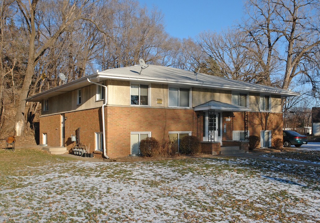 4557 Madison St NE in Columbia Heights, MN - Foto de edificio