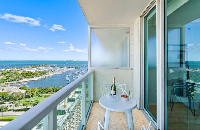 2889 McFarlane Rd in Miami, FL - Building Photo - Building Photo