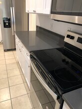 5650 Sumner Way, Unit Apartment for rent in Culver City, CA - Foto de edificio - Building Photo