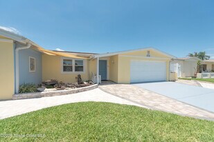 444 Finch Dr in Satellite Beach, FL - Building Photo