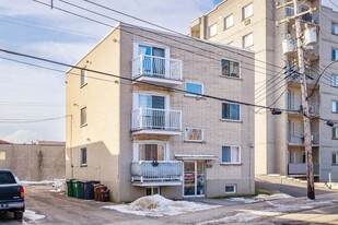 935 William-Macdonald St Apartments