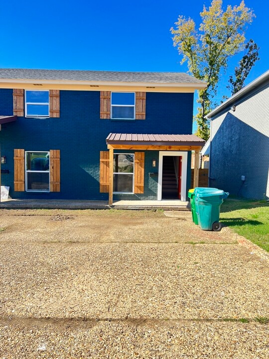 1912 Sanford Dr in Little Rock, AR - Building Photo