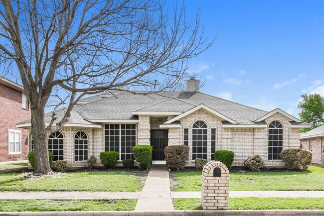 property at 1516 Warwick Dr