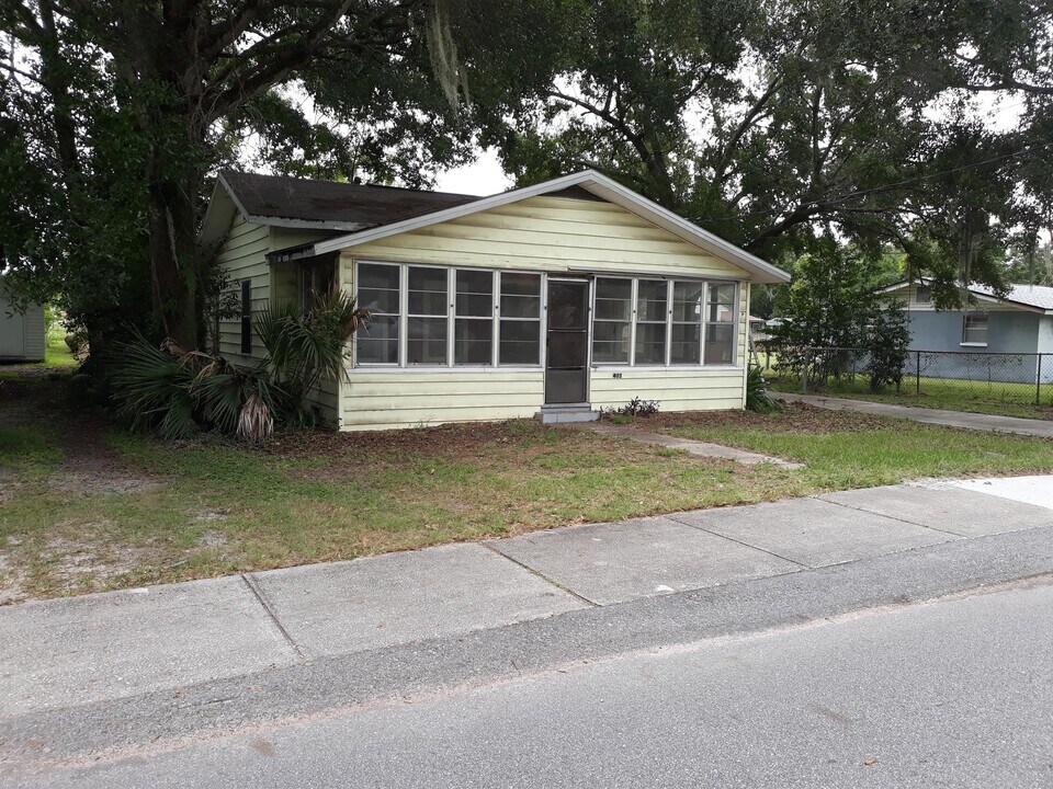 403 Walnut St in Auburndale, FL - Building Photo