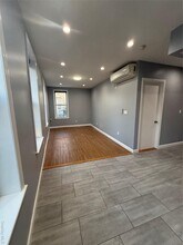 66-76 Fresh Pond Rd in Queens, NY - Foto de edificio - Building Photo