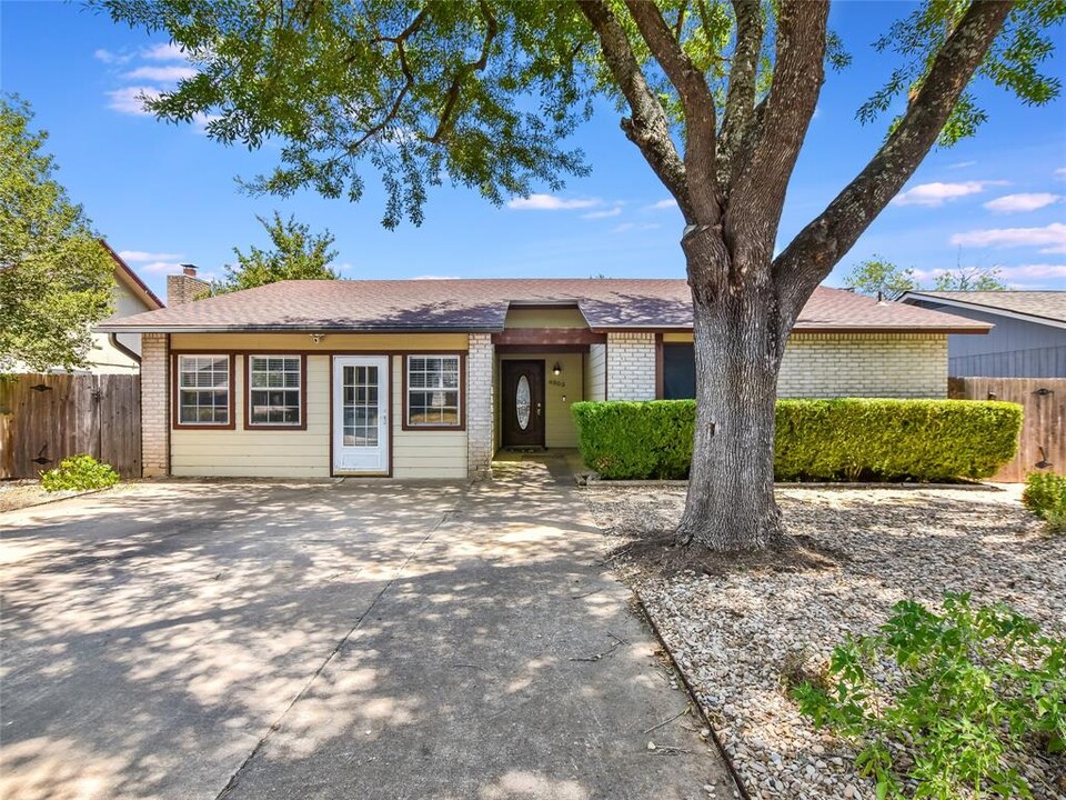 4803 Pewter Ln in Austin, TX - Building Photo