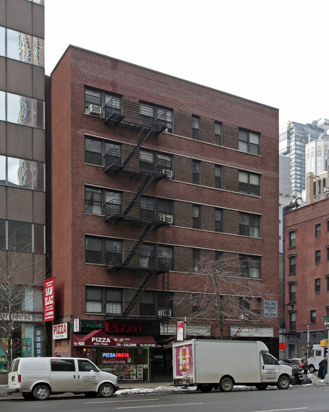 162 E 55th St in New York, NY - Foto de edificio - Building Photo