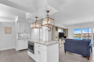 4444 NE Ocean Blvd in Jensen Beach, FL - Building Photo - Building Photo