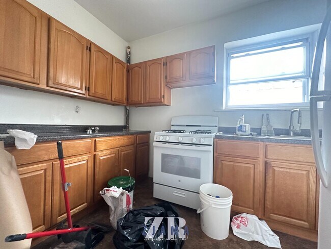 64 W 107th St in New York, NY - Building Photo - Building Photo