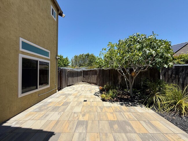 666 Belvedere Dr in Benicia, CA - Building Photo - Building Photo