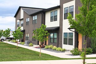 27 N Gateway Dr in Providence, UT - Building Photo