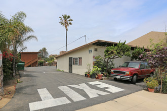 225 S Highway 101 in Solana Beach, CA - Building Photo - Building Photo