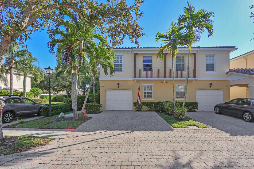 434 Capistrano Dr in Palm Beach Gardens, FL - Building Photo