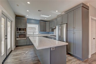 260 Corvallis Ct in Henderson, NV - Building Photo - Building Photo