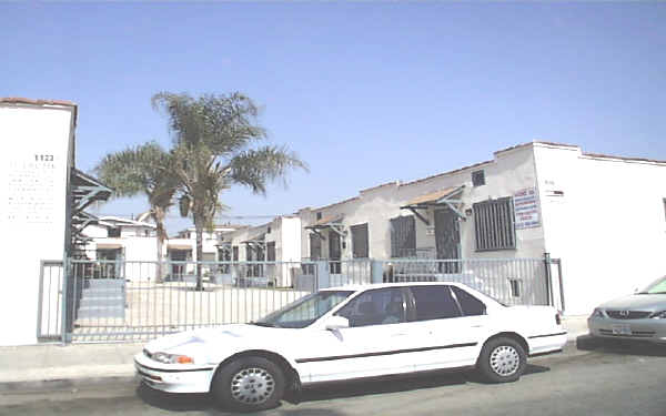 1115-1123 1/2 S New Hampshire Ave in Los Angeles, CA - Building Photo