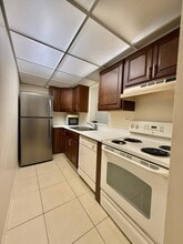 1720 NW North River Dr, Unit 413 in Miami, FL - Building Photo - Building Photo