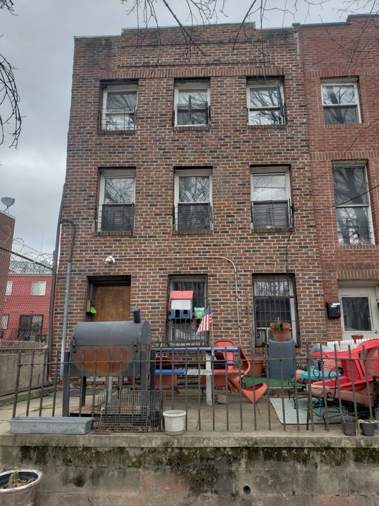 9 N Elliot Place in Brooklyn, NY - Building Photo