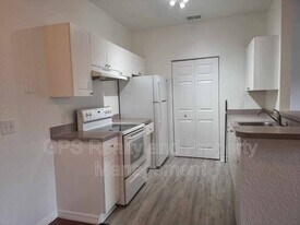 830 Grand Regency Pte in Altamonte Springs, FL - Building Photo