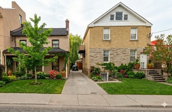 12 Barton St W in Hamilton, ON - Building Photo - Building Photo