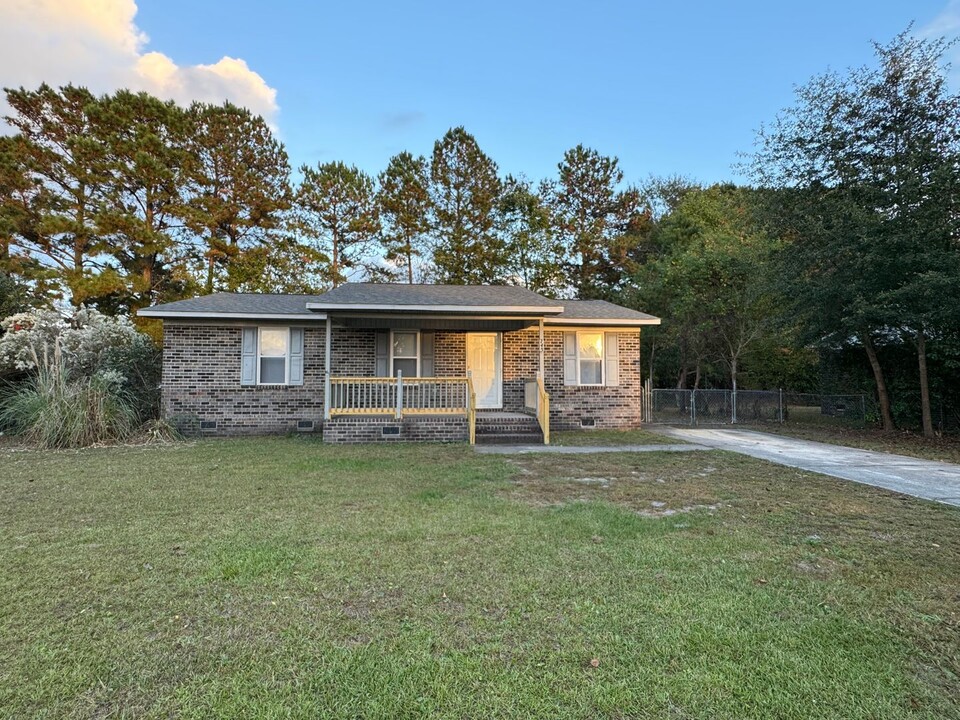 745 University Forest Cir in Conway, SC - Foto de edificio