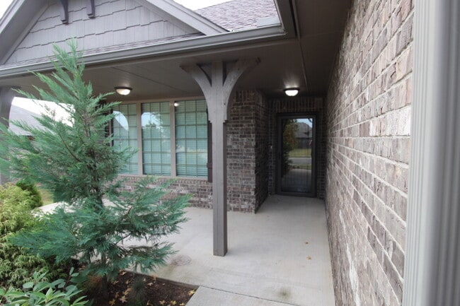 20638 Frontier Pl in Harrah, OK - Building Photo - Building Photo