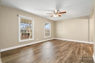 924 Thornton Ln in Buffalo Grove, IL - Building Photo - Building Photo