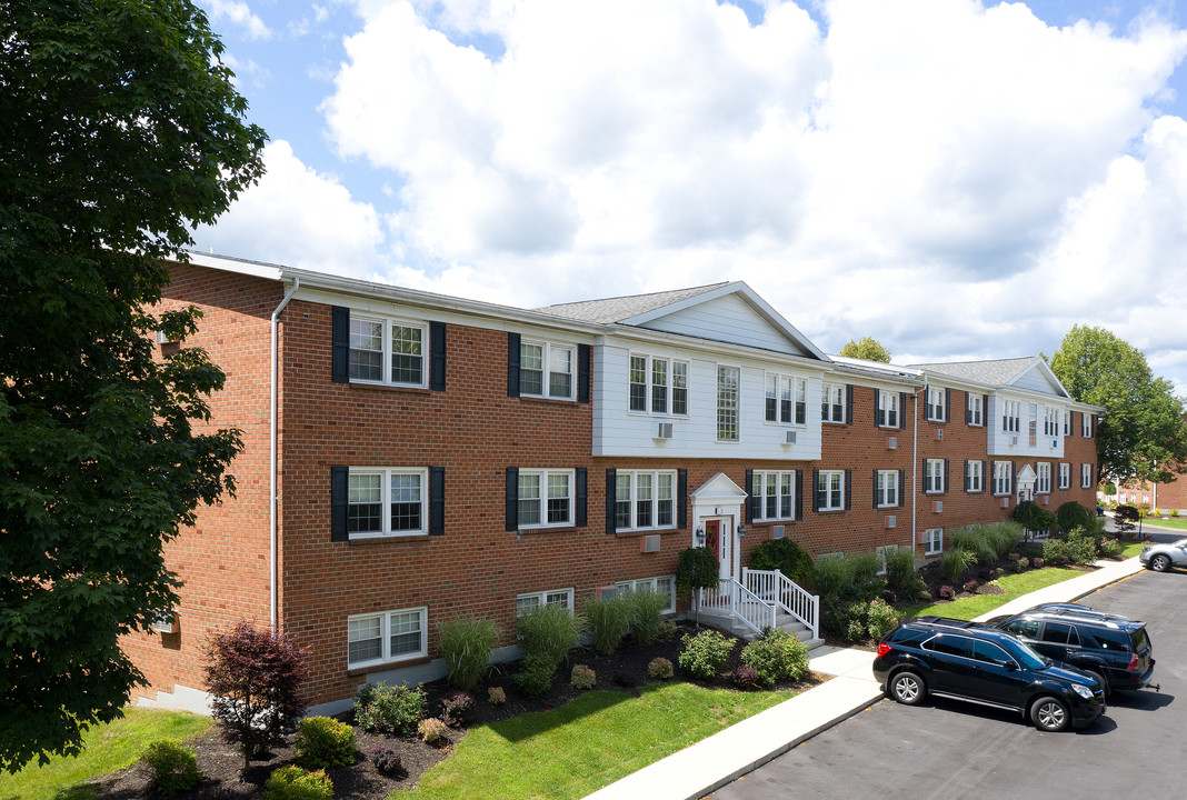 Kings Gate West in Camillus, NY - Building Photo