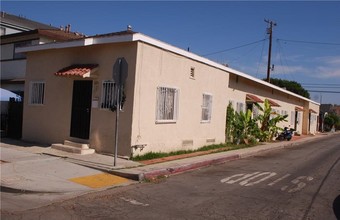 2311 E 11th St in Long Beach, CA - Building Photo - Primary Photo