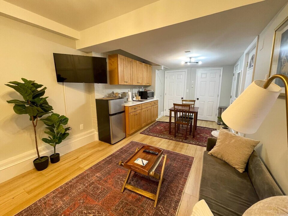 24 Warwick Rd in Brookline, MA - Building Photo