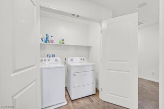 538 Gloster Ave in Henderson, NV - Building Photo - Building Photo