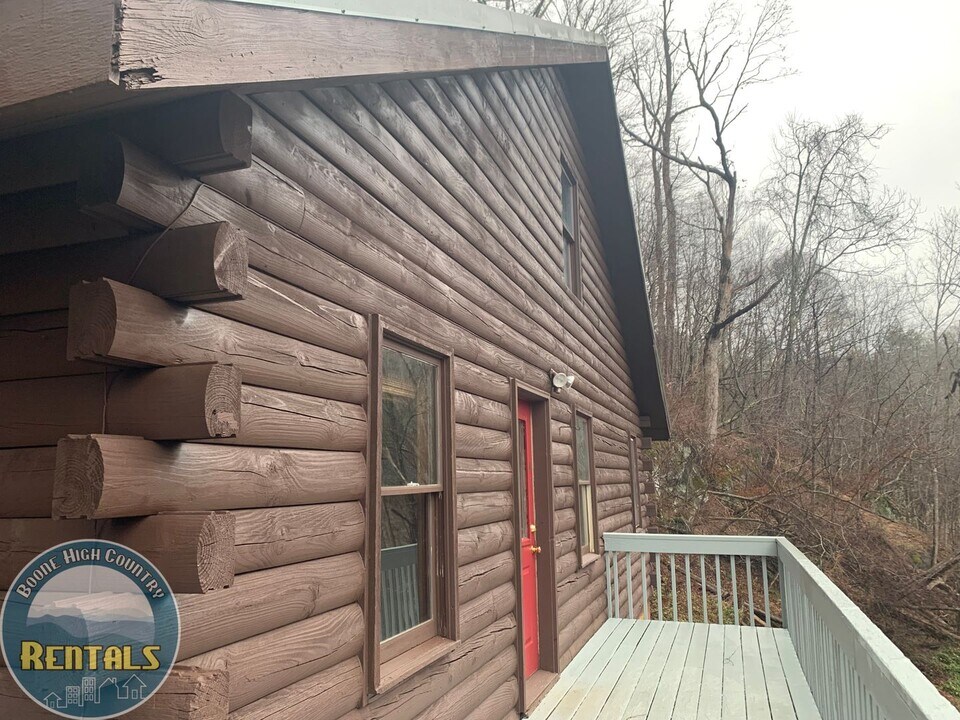 182 Alpine Acres Rd in Vilas, NC - Foto de edificio