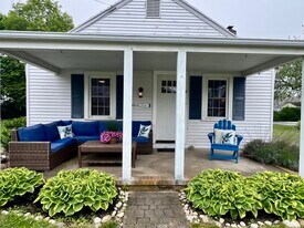 38 Seabreeze Rd in Old Saybrook, CT - Building Photo