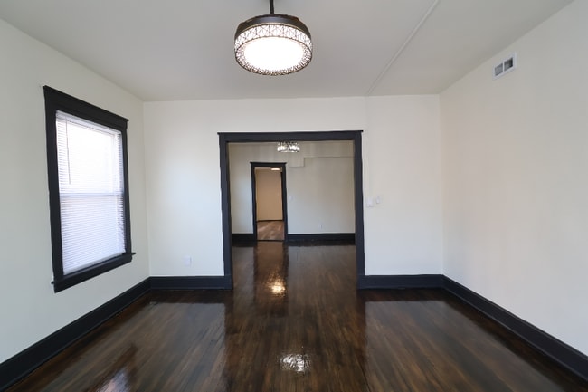 673 Delaware St, Unit 2N in Gary, IN - Foto de edificio - Building Photo