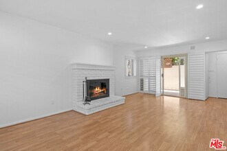 8120 Redlands St-Unit -5 in Los Angeles, CA - Building Photo - Building Photo