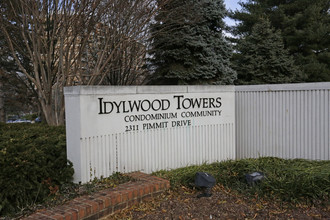 Idylwood Towers in Falls Church, VA - Building Photo - Building Photo