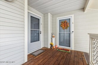 8 White Oak Ct in Howell, NJ - Building Photo - Building Photo