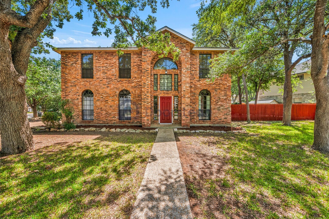 2326 Oak Castle in San Antonio, TX - Foto de edificio