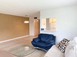 5 Sussex A in West Palm Beach, FL - Building Photo - Building Photo