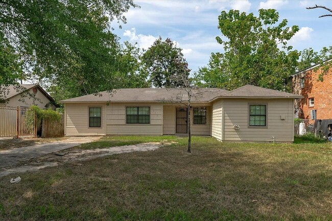 property at 9033 Oak Knoll Ln