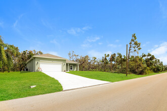 4718 Caputo Ave in North Port, FL - Foto de edificio - Building Photo