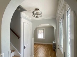 68 Pierrepont Rd in Newton, MA - Building Photo - Building Photo