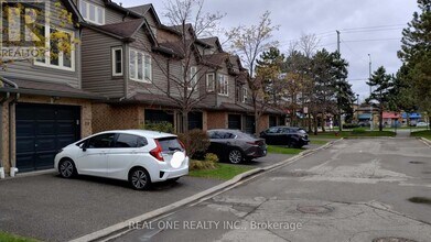 460-460 Bristol Rd W in Mississauga, ON - Building Photo - Building Photo