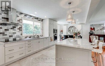 21 Ovida Blvd in Markham, ON - Building Photo - Building Photo