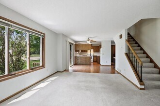 1411 10th Ave E in Shakopee, MN - Building Photo - Building Photo