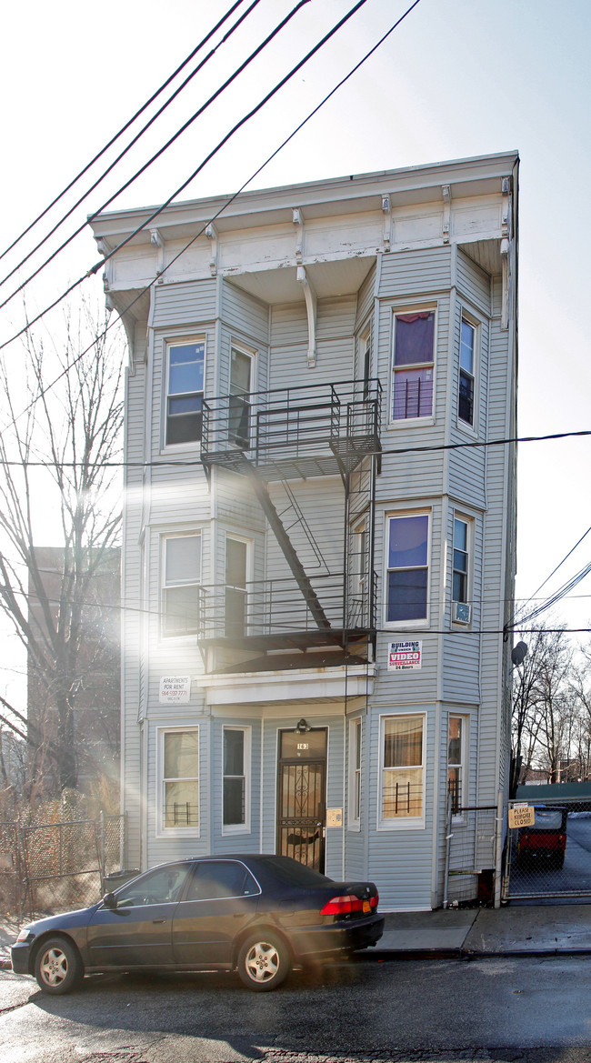 163 Highland Ave in Yonkers, NY - Foto de edificio - Building Photo