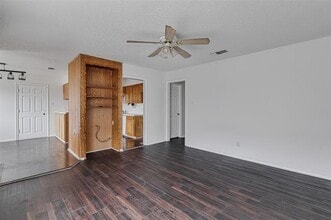 606 McAnear St in Cleburne, TX - Building Photo - Building Photo